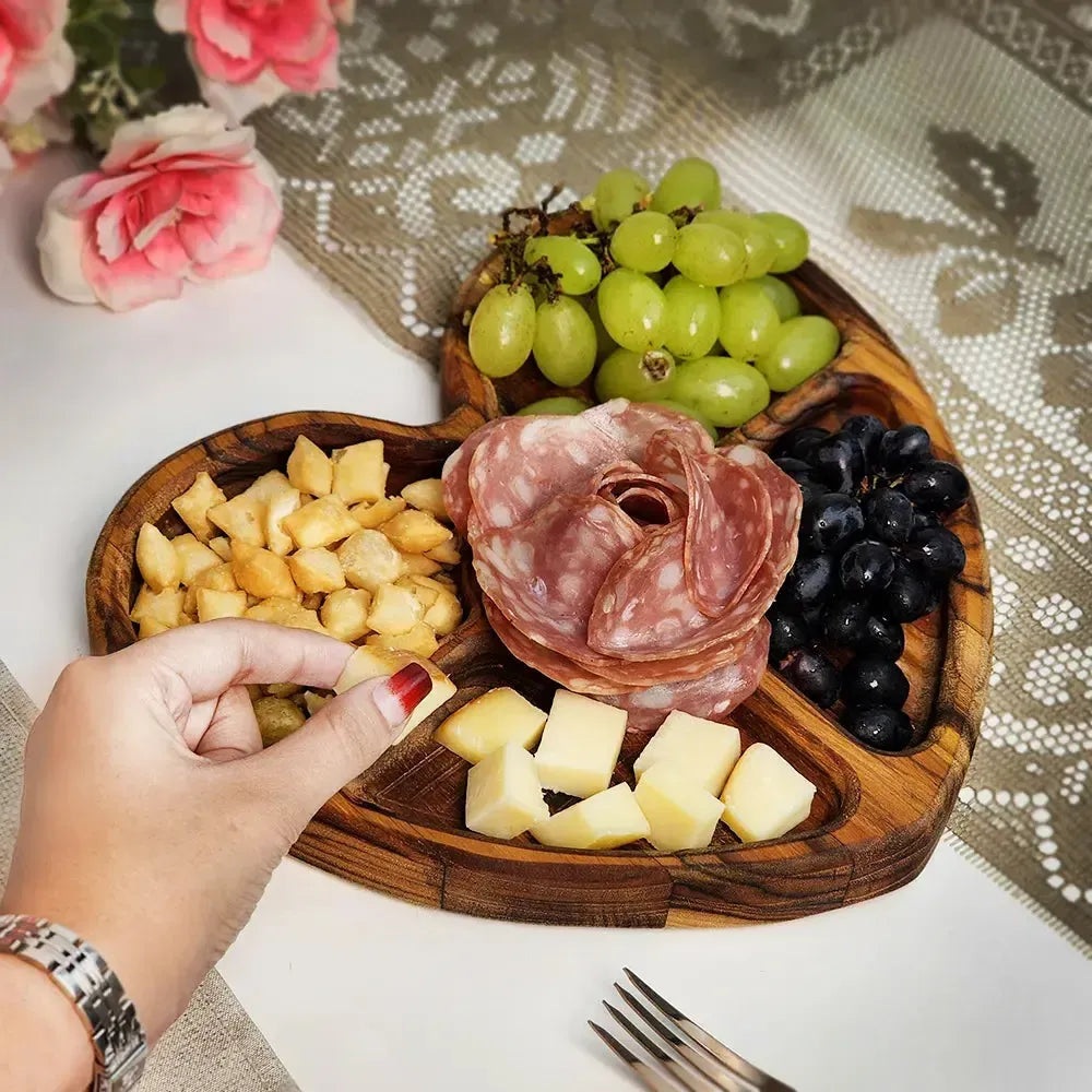 Petisqueira Coração com Molheira 5 Divisões Presente Namorado