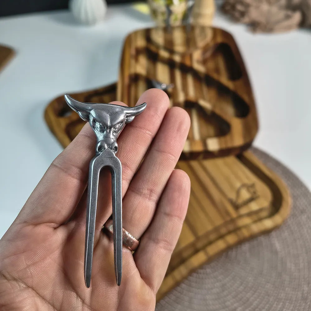 Kit com Tábua de Corte e Petisqueira com 4 Garfos para Petiscos