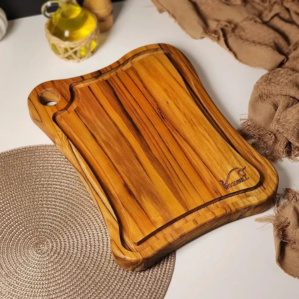 Tábua de Corte em Madeira Nobre Maciça 37 x 28 cm